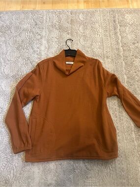 NEW Women’s Una Pluma Viajera ribbed sweatshirt with pockets in Rust